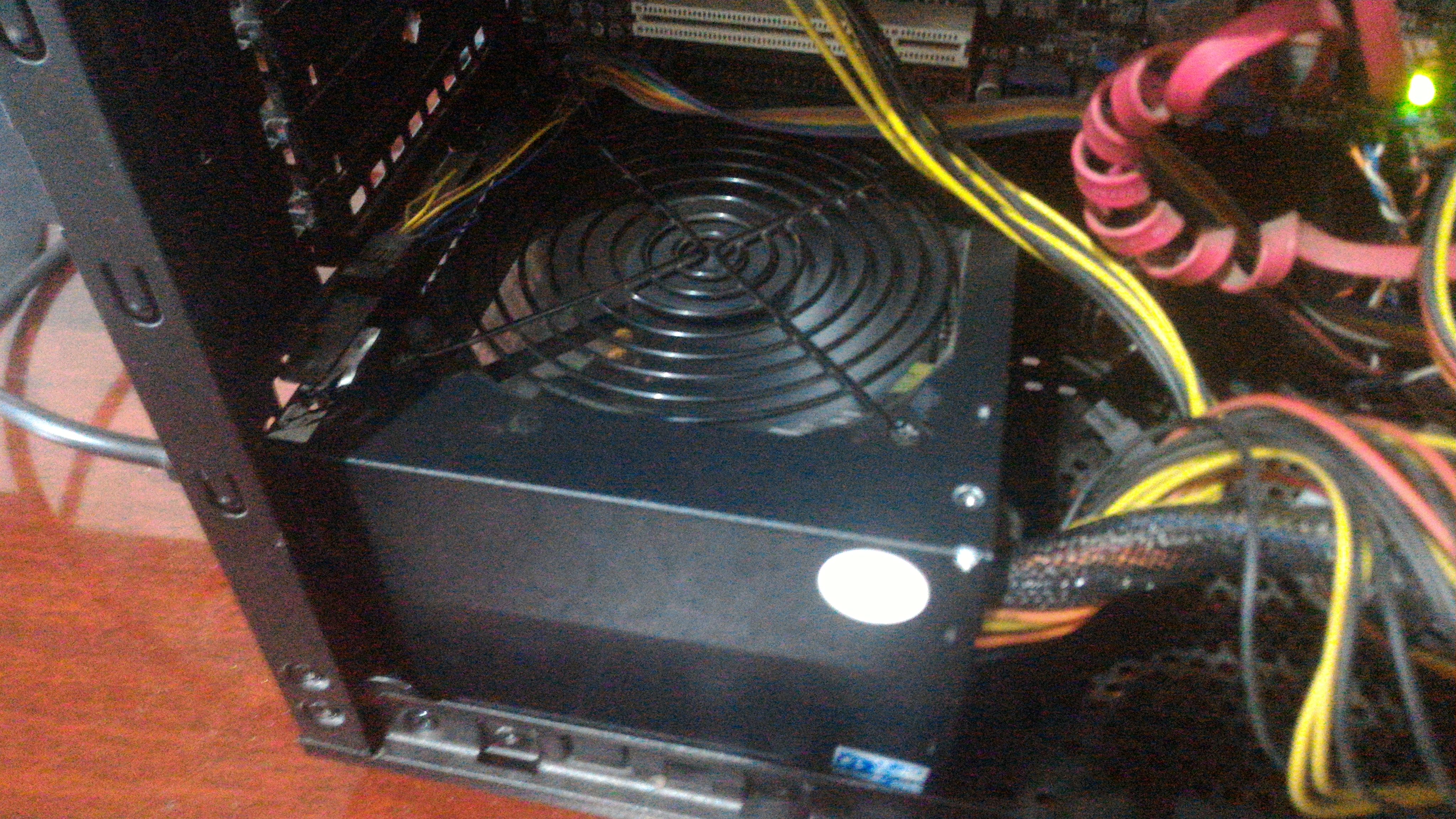 O que é a fonte de um PC e por que ela faz barulho? - inspiração 2