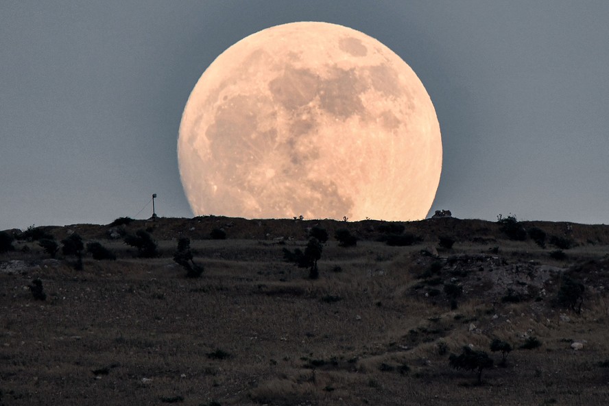 como está a lua agora