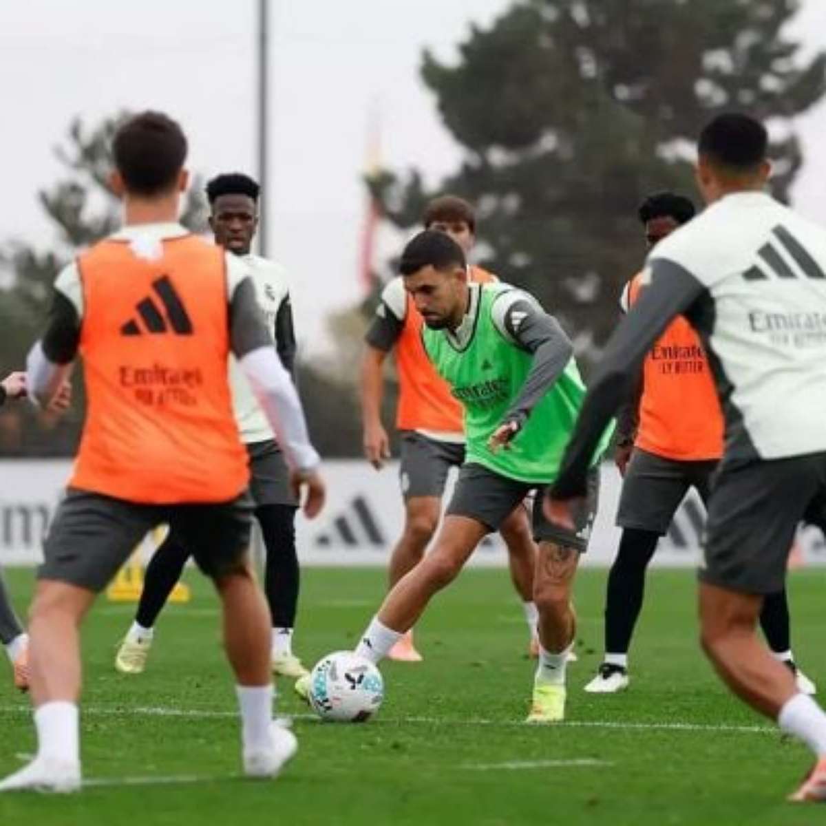 Previsão de Escalações para Futuros Jogos entre Real Madrid e Valencia