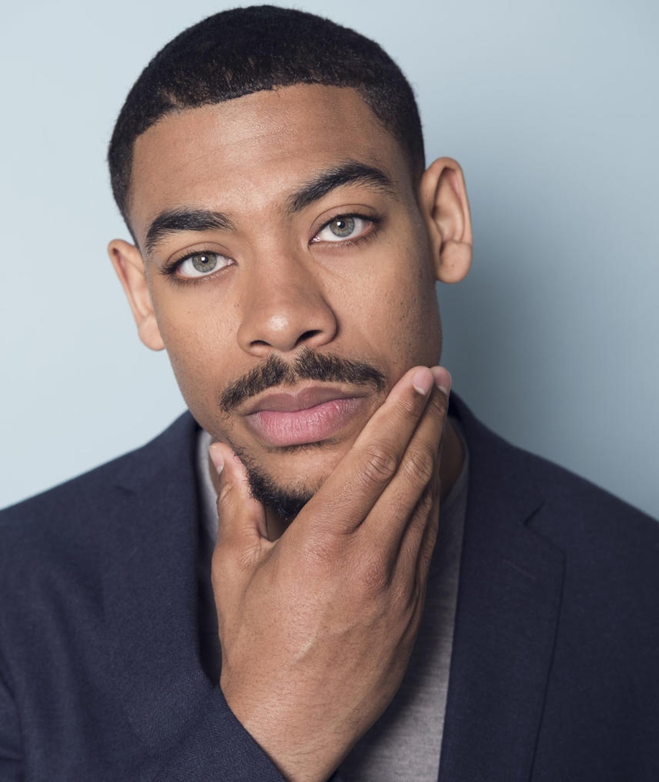 quem é aaron pierre