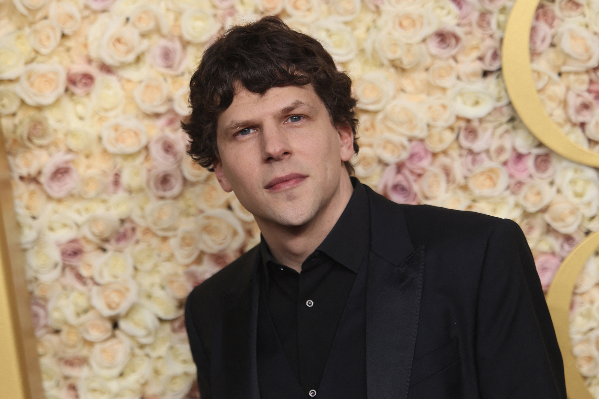 Análise da Carreira de Jesse Eisenberg: Sucessos e Projetos Futuros