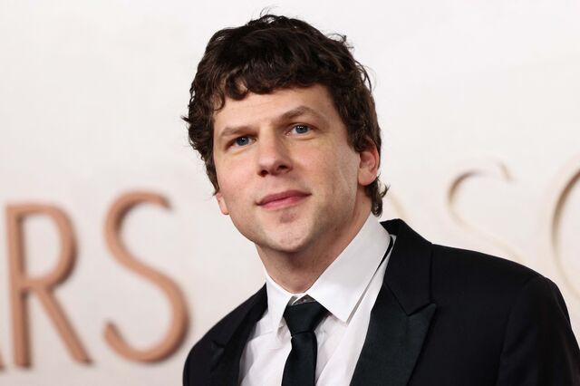 A Evolução de Jesse Eisenberg: Da Comédia ao Drama Independente