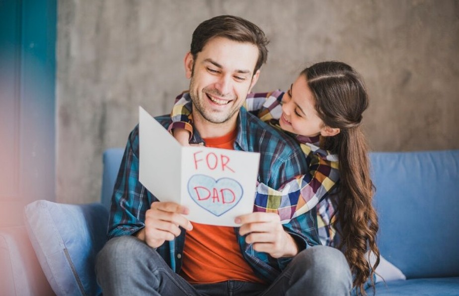 5 ideias de títulos:
1. Dia dos Pais: Mensagens que tocam o coração.
2. Frases Criativas para o Dia dos Pais: Surpreenda quem você ama.
3. Como Homenagear seu Pai: Ideias de Mensagens e Presentes.
4. Dia dos Pais à Distância: Mensagens para matar a saudade.
5. O Poder das Palavras: Frases Inspiradoras para o Dia dos Pais.