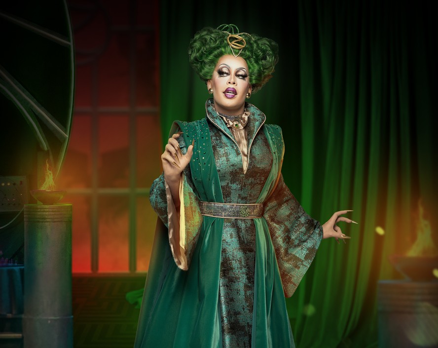 5 ideias de títulos:
1. Glinda: A Evolução da Bruxa Boa Através das Adaptações
2. Desvendando os Poderes de Glinda: Dos Livros a Wicked
3. Glinda vs. Elphaba: Uma Análise da Amizade em Wicked
4. As Atrizes que Deram Vida a Glinda: Uma Trajetória Icônica
5. A História de Glinda: Da Criação de Baum ao Fenômeno Wicked