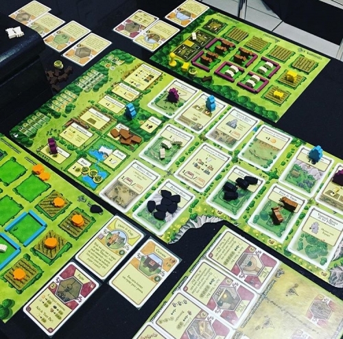 Farming Simulator 25 vs. Farmer's Dynasty 2: Qual o Melhor para Você?