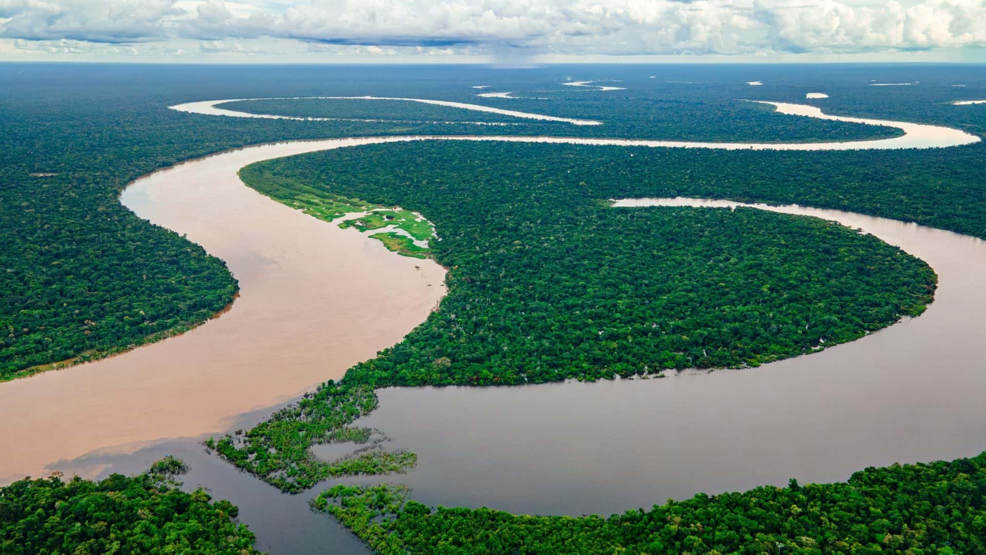 Volume e Bacia Hidrográfica
3. Amazonas vs. Nilo: A Disputa Pelo Título de Maior Rio do Mundo
4. A Jornada do Rio Amazonas: Da Nascente à Foz
5. O Poder Hídrico do Amazonas: 20% da Água Doce do Planeta