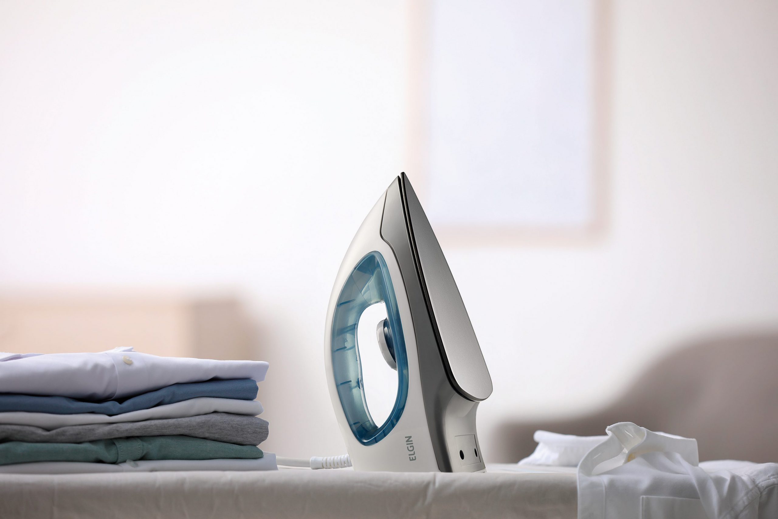 5 ideias de títulos:
1. Guia Completo: Como Escolher o Ferro de Passar Roupa Ideal em 2026
2. Philips Walita vs. Oster: Qual Ferro de Passar Roupa Levar para Casa?
3. Ferro de Passar Roupa: Dicas Essenciais para um Engomar Perfeito
4. Os Melhores Ferros de Passar Roupa Baratos e Eficientes de 2026
5. Ferro a Vapor vs. Ferro a Seco: Entenda as Diferenças e Escolha o Seu