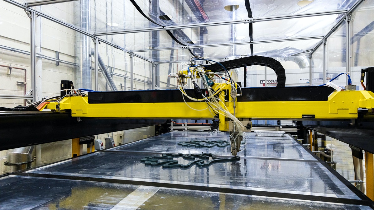 1. Manufatura Aditiva vs. Manufatura Subtrativa: As Principais Diferenças
2. As 5 Principais Tecnologias de Impressão 3D Explicadas
3. Materiais Inovadores na Manufatura Aditiva: Do Plástico ao Metal
4. Aplicações da Impressão 3D na Indústria Aeroespacial e Automotiva
5. O Futuro da Manufatura Aditiva: Tendências e Previsões