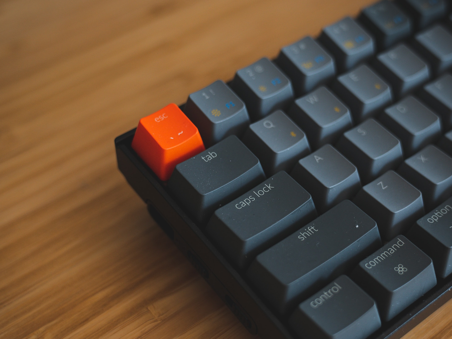 5 ideias de títulos:
1. Teclado Desconfigurado: Guia Completo para Solucionar Problemas Comuns
2. Layout do Teclado Errado? Aprenda a Corrigir em Poucos Passos
3. Teclado do Notebook Digitando Números? Descubra Como Resolver
4. Teclas de Acessibilidade Ativadas? Desative e Volte a Digitar Normalmente
5. Problemas com o Teclado? Resetando as Configurações do Windows para Resolver