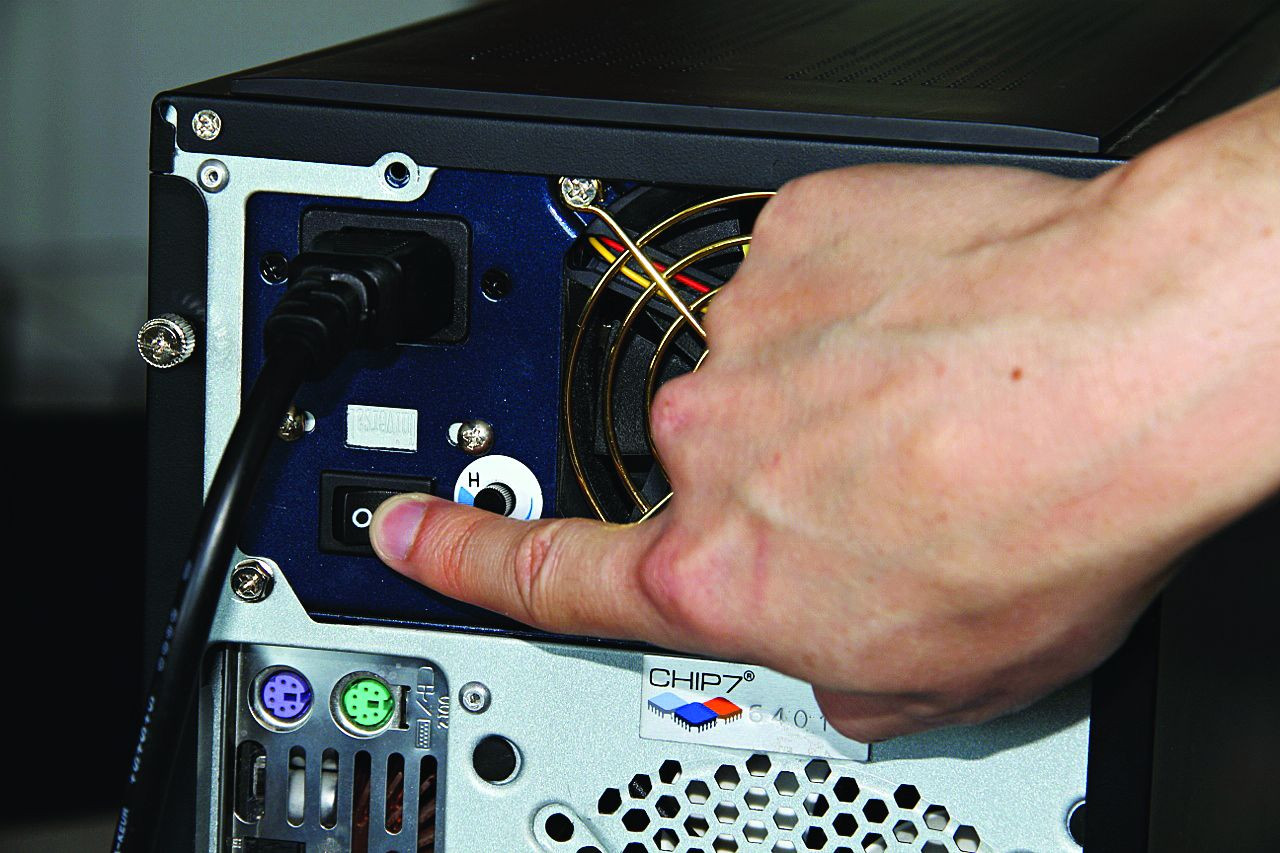 Entenda o Teste do Clipe na Fonte de Alimentação (PSU): Passo a Passo