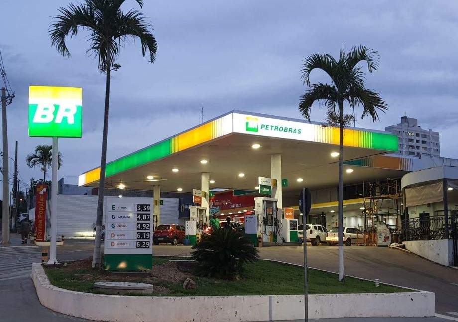 posto de gasolina próximo