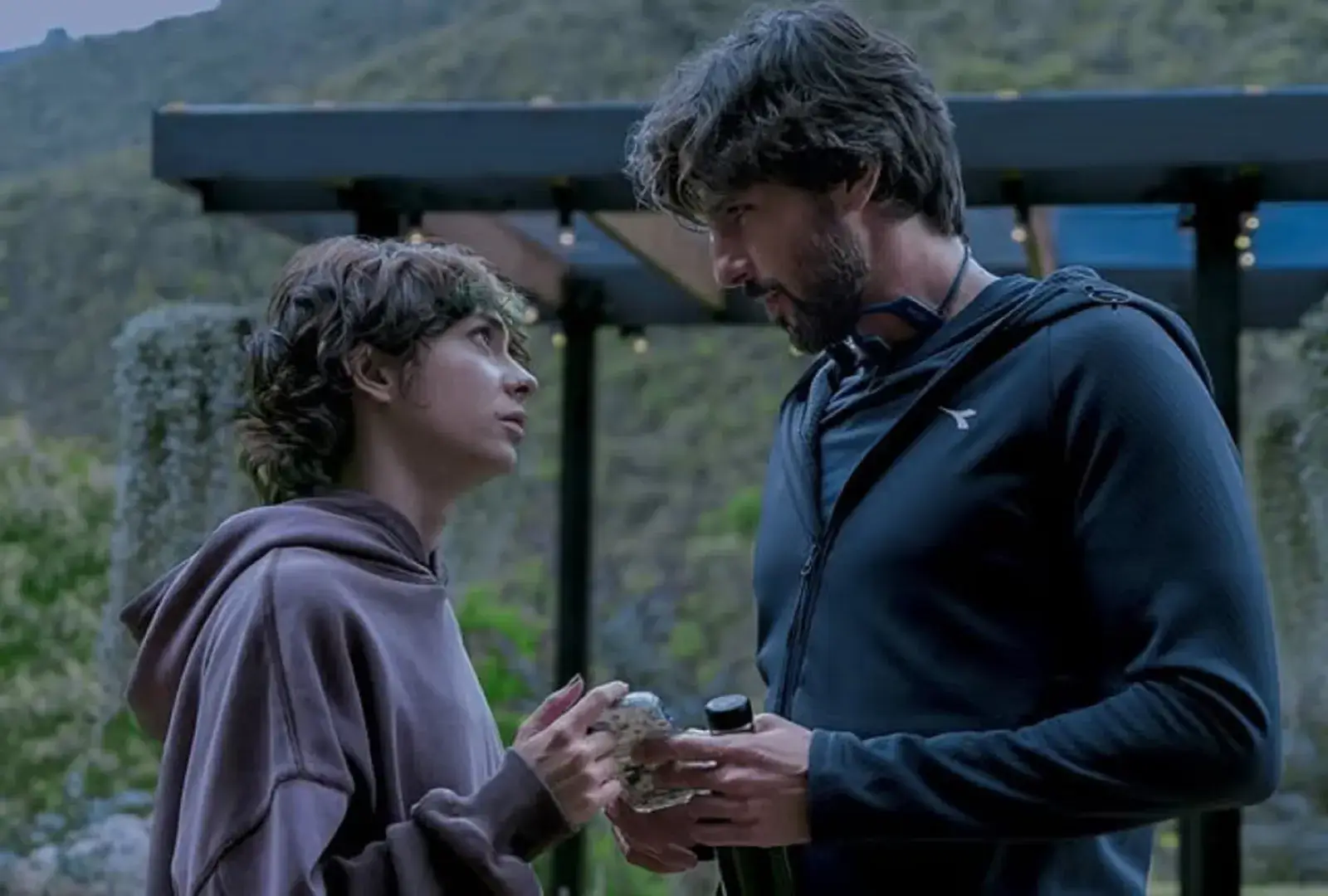 Personagens e Reviravoltas; Quem é Sonia em A Hóspede? O segredo por trás da personagem; A Hóspede: O que esperar da 2ª temporada?; Entrevista com o elenco de A Hóspede: Bastidores e curiosidades; A Hóspede vs. outras séries de suspense da Netflix: Uma comparação; O impacto cultural de A Hóspede: O que a série diz sobre relacionamentos?