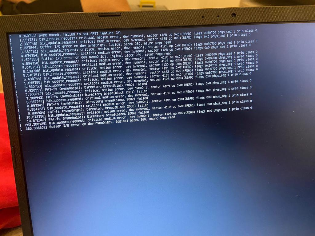 Como identificar se o problema é hardware ou software na tela preta do notebook